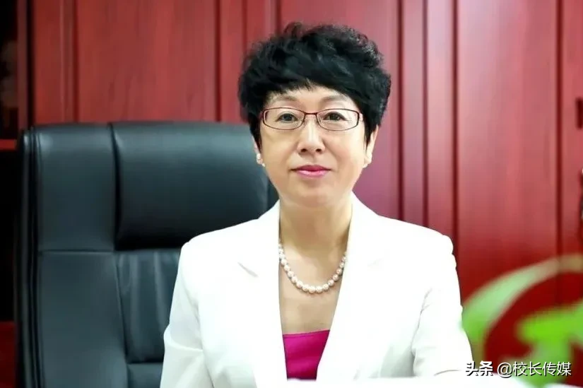 小学临别赠言给学校的话术（小学同学转学送别的话短句）