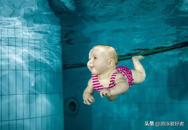 关于游泳的唯美句子（适合发游泳朋友圈的说说）