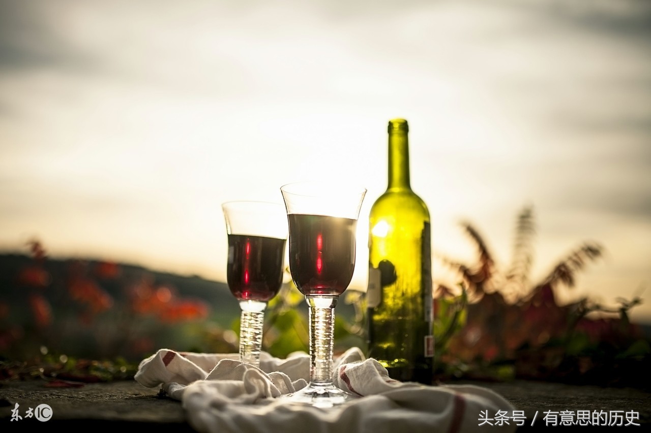 你有故事我有酒下一句怎么接（我有故事和酒经典语句）