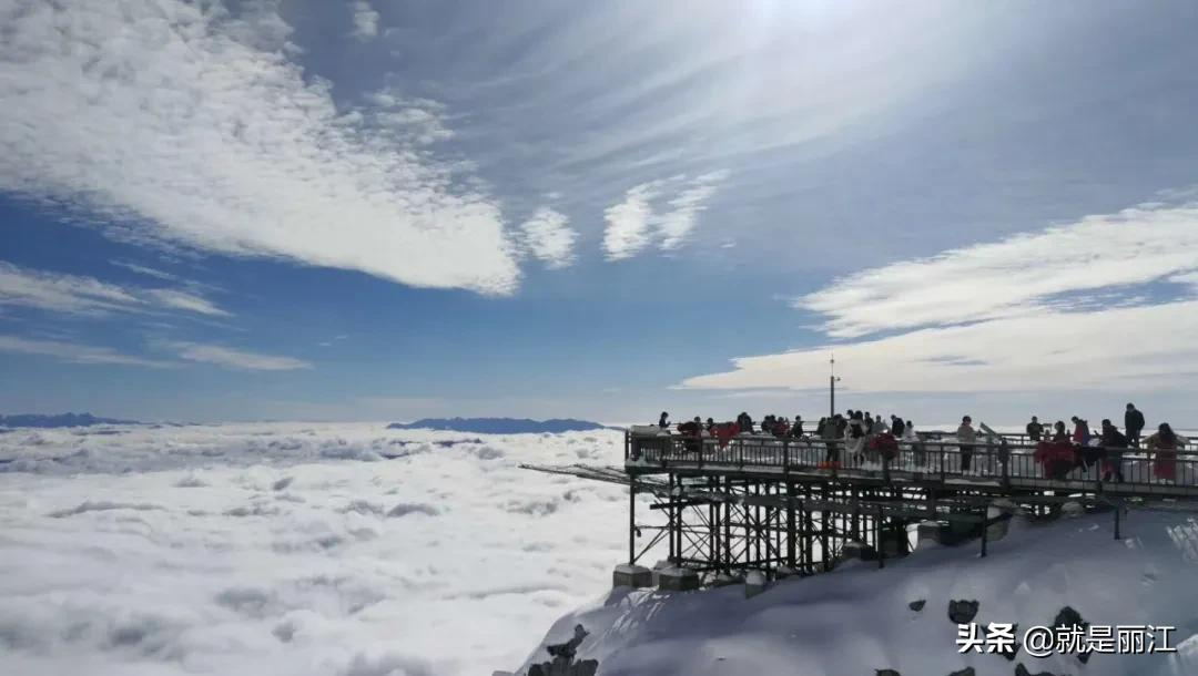 朋友圈赞美玉龙雪山的短句（玉龙雪山旅游的心情说说）