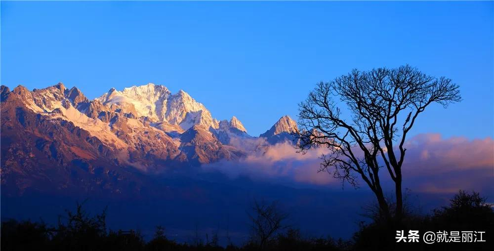 朋友圈赞美玉龙雪山的短句（玉龙雪山旅游的心情说说）