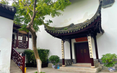 校园环境描写优美段落（描写校园环境唯美语句）