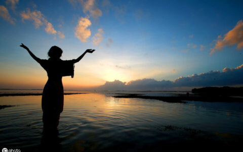 努力变优秀的句子（积极向上热爱生活的文案）