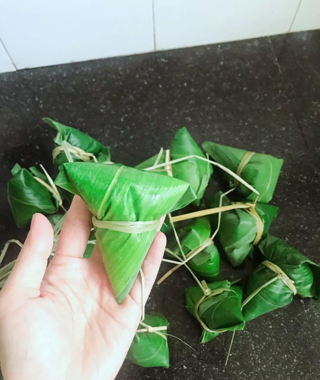 包粽子的叶子叫什么（能包粽子的植物叶子）