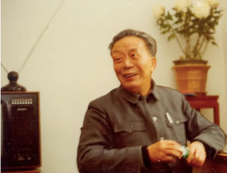 艾青简介及代表作品（艾青主要人物形象分析）