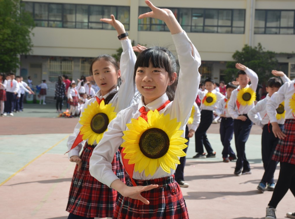 运动会200米加油稿简短（运动会加油稿模板）