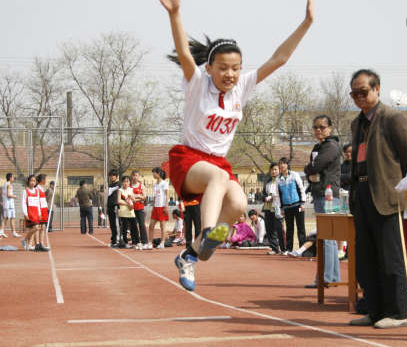 运动会200米加油稿简短（运动会加油稿模板）