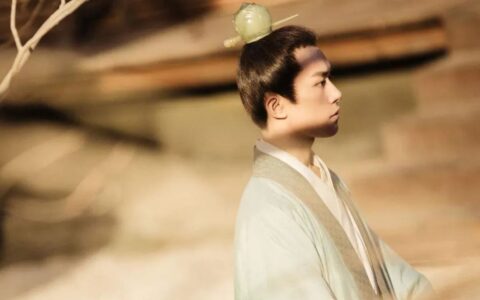 把男孩子夸上天的句子（夸帅哥的话简短精辟）