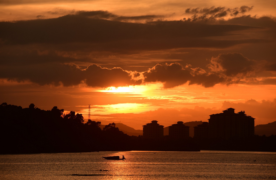 秋天赞美夕阳的诗句（赞美夕阳的诗句大全）