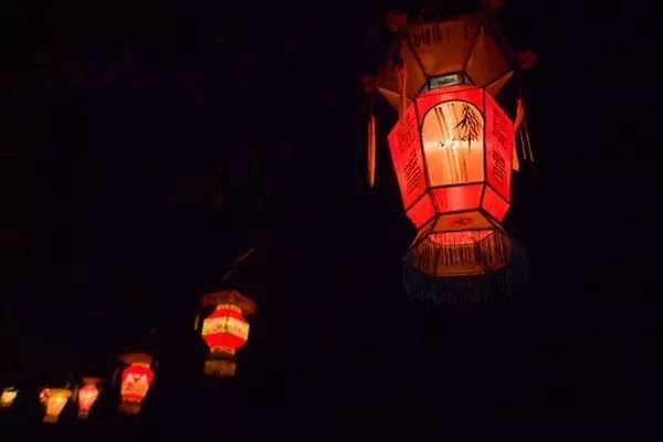 元宵节的诗句有哪些（有关元宵节的诗句）