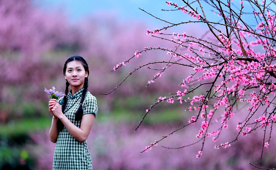 关于踏青游玩的美句（郊外踏春唯美句子）