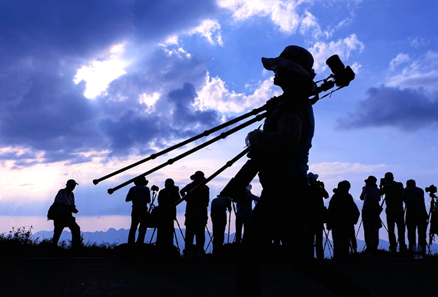 关于踏青游玩的美句（郊外踏春唯美句子）