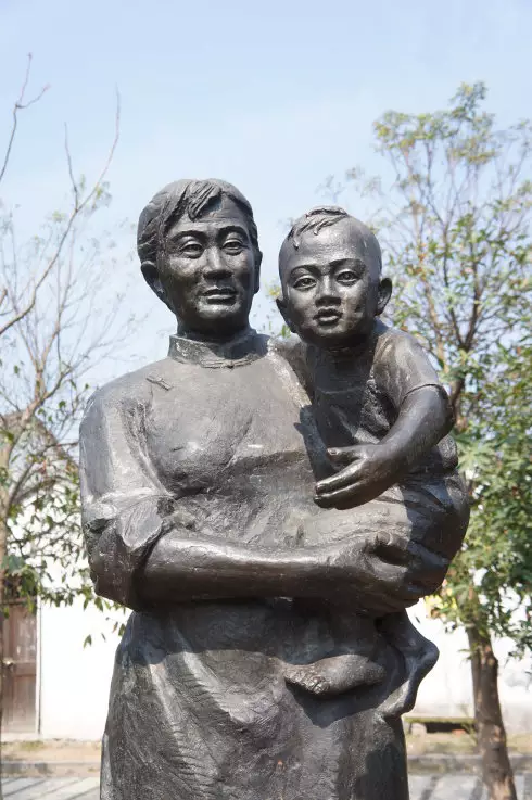 大堰河我的保姆原文（大堰河艾青原文及赏析）