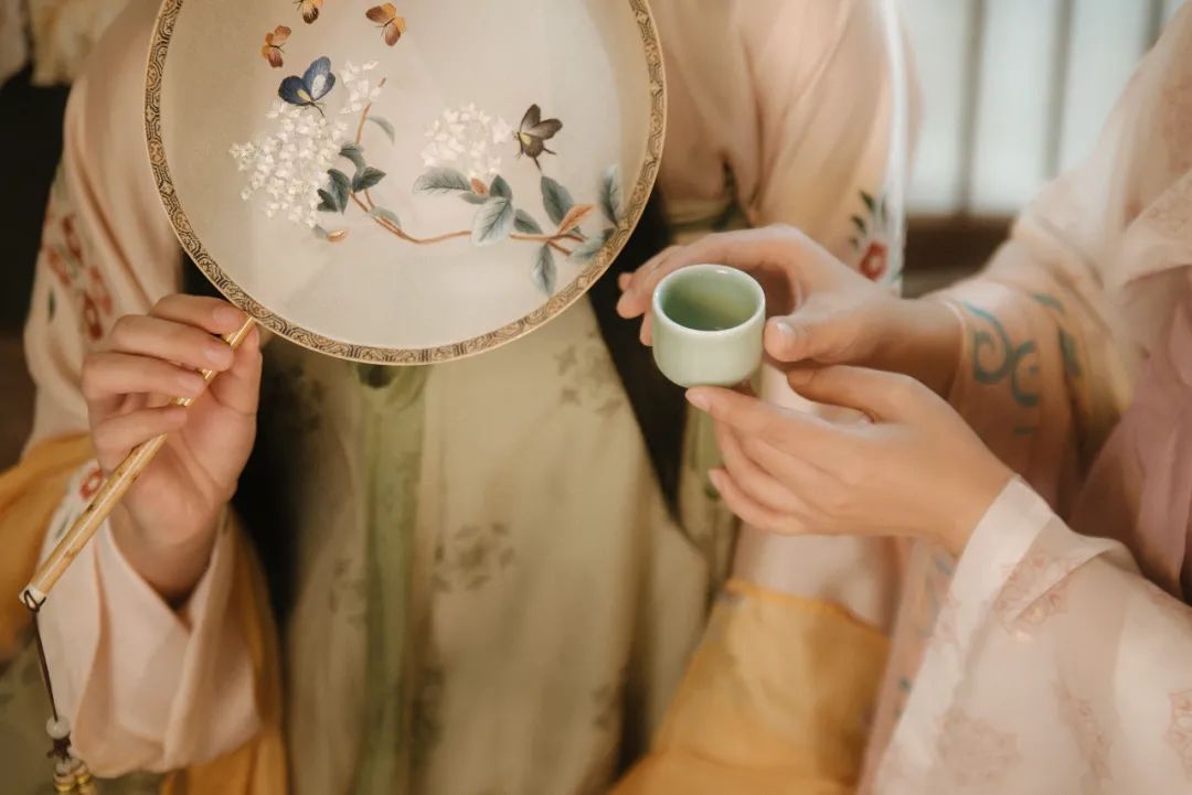 形容酒的诗句经典语录（赞美酒文化的诗句或诗 ）