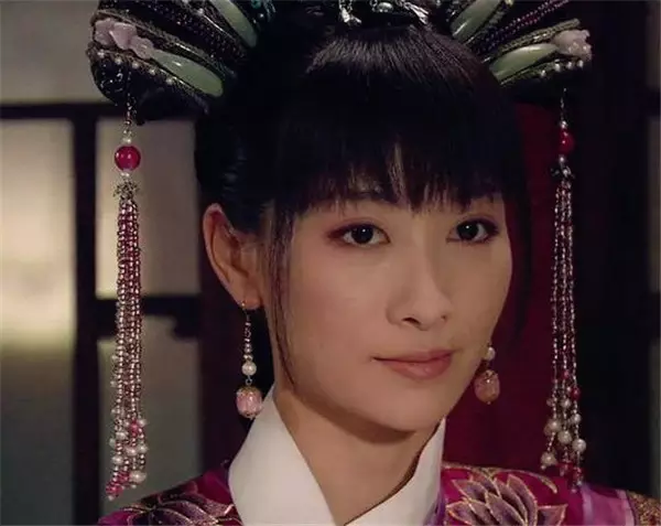 赞美耳环好看的句子（耳环发朋友圈的唯美句）