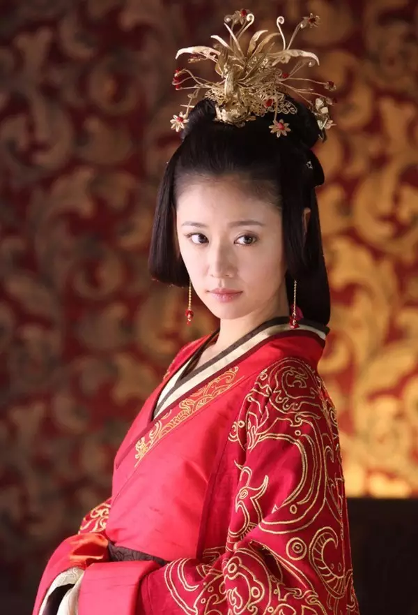 赞美耳环好看的句子（耳环发朋友圈的唯美句）