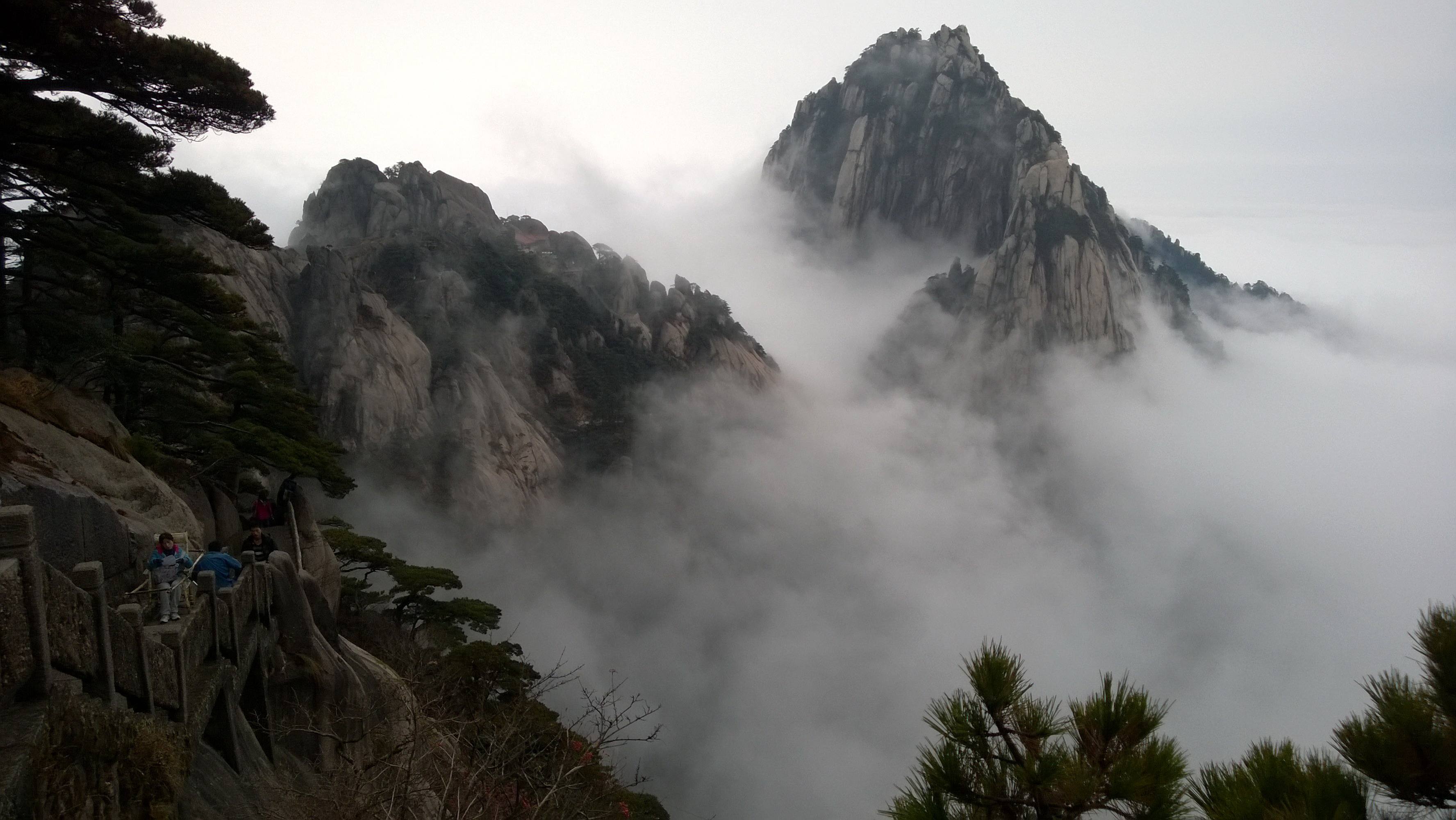 描写黄山的诗句古诗（用一句话赞美黄山美景）