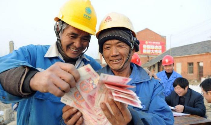 赞美农民工的经典句子（致工地农民工的感人句子）