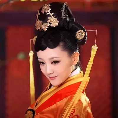 古代歌颂爱情的诗句有哪些（充满古风的10首浪漫情诗）