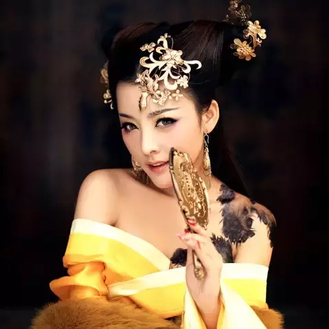 古代歌颂爱情的诗句有哪些（充满古风的10首浪漫情诗）