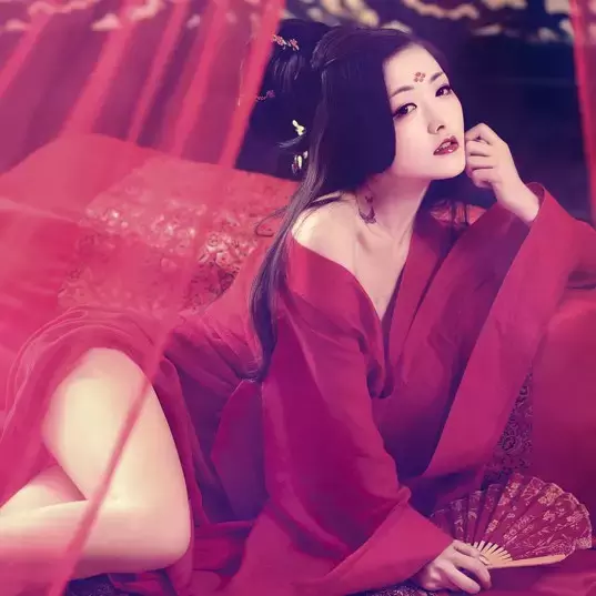 古代歌颂爱情的诗句有哪些（充满古风的10首浪漫情诗）