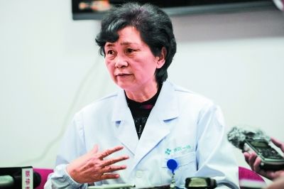 赞美无私奉献的诗句（赞美一个人无私大爱的诗句）