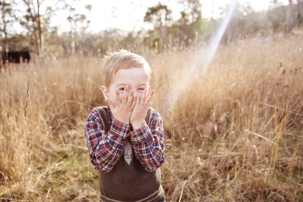 说自己穷的幽默句子加图片（形容自己很缺钱的句子）