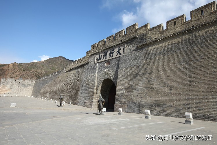 形容长城的词语和句子（形容长城壮观的诗句）