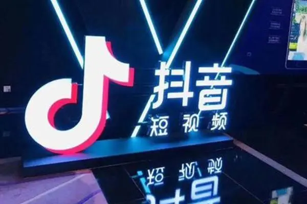 抖音怎么置顶自己视频（抖音普通用户作品置顶教程）