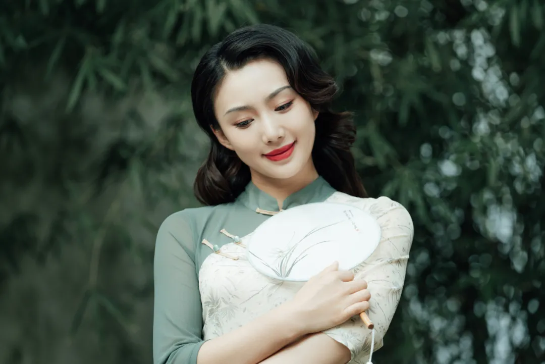 形容人漂亮的成语（描写女人美丽的词语）