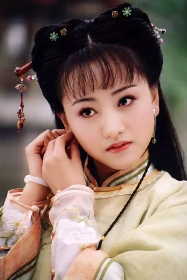 赞美耳环好看的句子（耳环发朋友圈的唯美句）