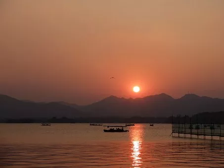 形容山水风景优美的词（大自然山水风景短句）