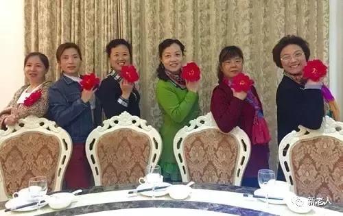 同学聚会简短说说短语（相聚一起快乐时光句子）