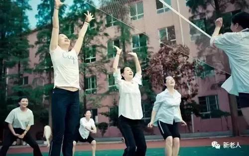同学聚会简短说说短语（相聚一起快乐时光句子）