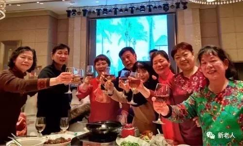 同学聚会简短说说短语（相聚一起快乐时光句子）