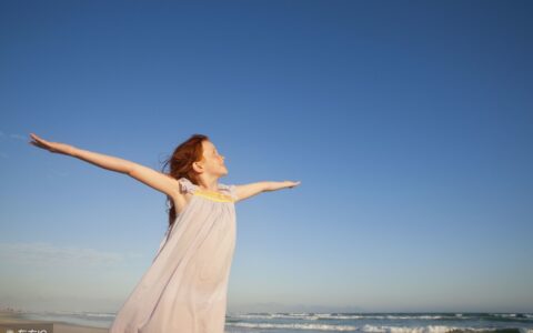 自由的诗句唯美简短（洒脱随性淡然的句子）