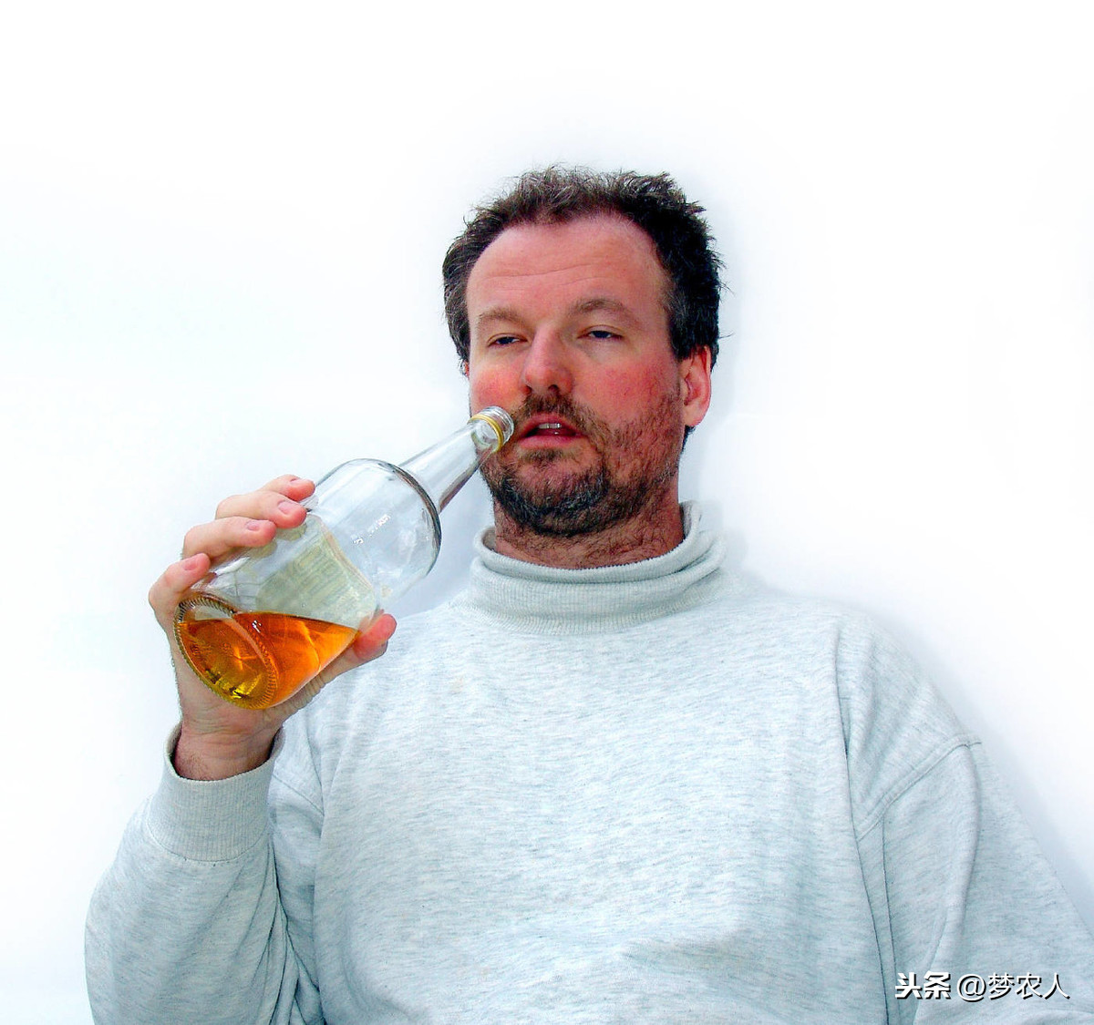 酒感悟人生的句子（发朋友圈喝酒怎么配文）