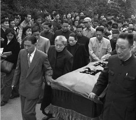 鲁迅生活的时代背景（鲁迅先生个人简介）