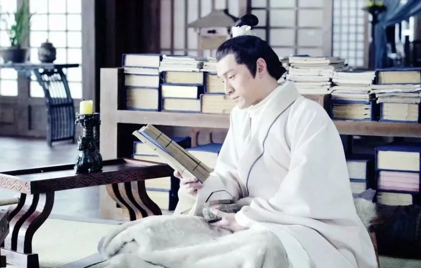 带幽默夸人帅的句子（如何高情商夸赞男人）