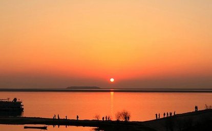 描写洞庭湖的诗句古诗（描写洞庭湖的优美句子）