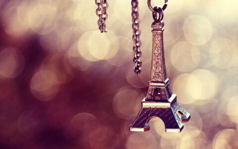 安慰失去亲人的暖心简短句子（劝朋友走出悲伤的句子摘抄）