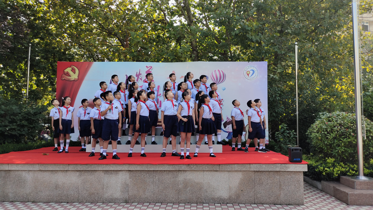 歌颂祖国朗诵稿（诗诵祖国诗歌朗诵大全）