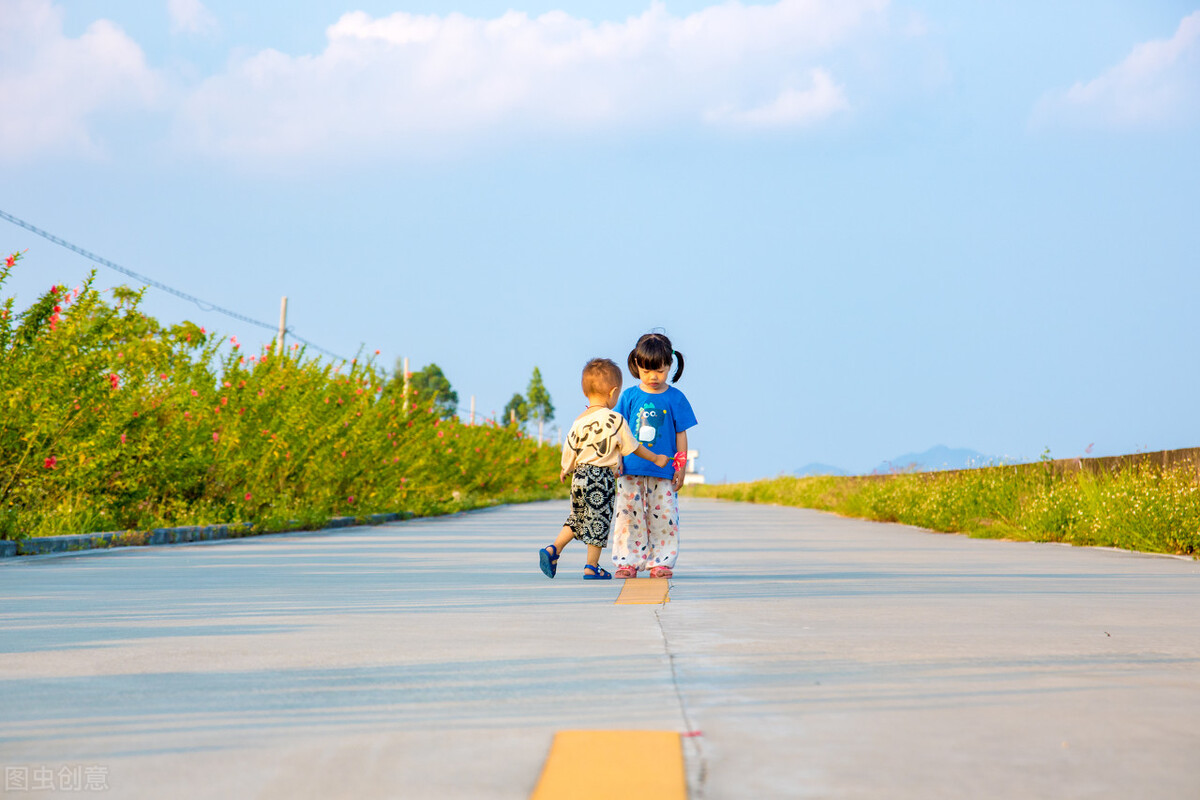 描写儿童生活的诗句（描写儿童天真可爱的诗句）