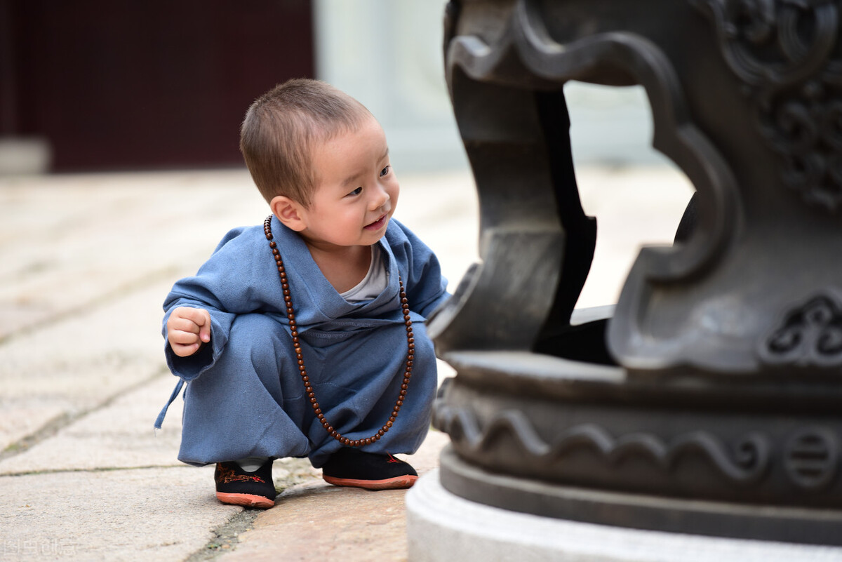 描写儿童生活的诗句（描写儿童天真可爱的诗句）