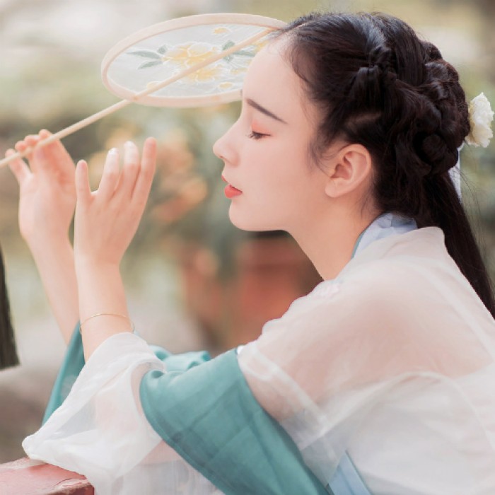 对往事美好回忆的诗句(形容往事不可追忆的句子)