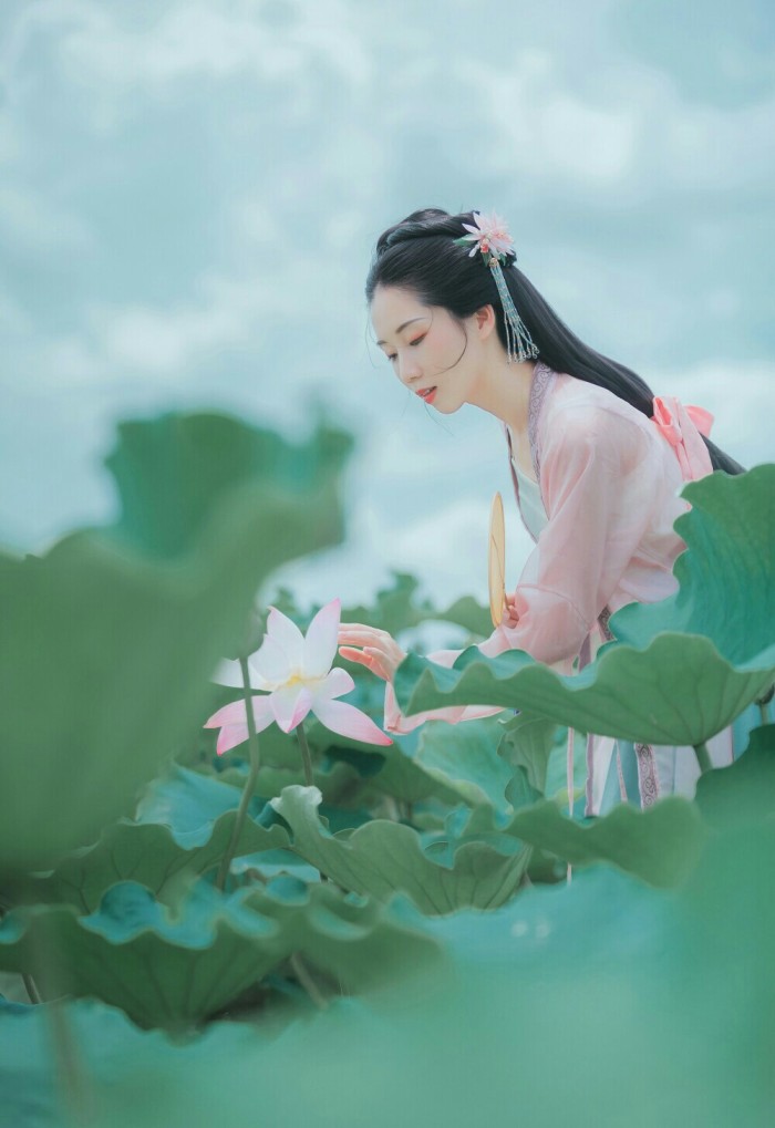 对往事美好回忆的诗句(形容往事不可追忆的句子)