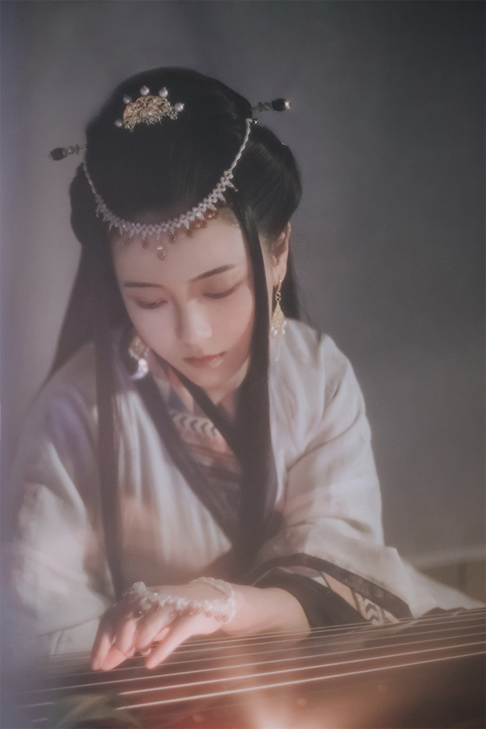 对往事美好回忆的诗句(形容往事不可追忆的句子)