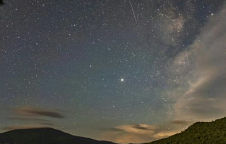 有关星空的唯美句子（星空唯美治愈的文案）