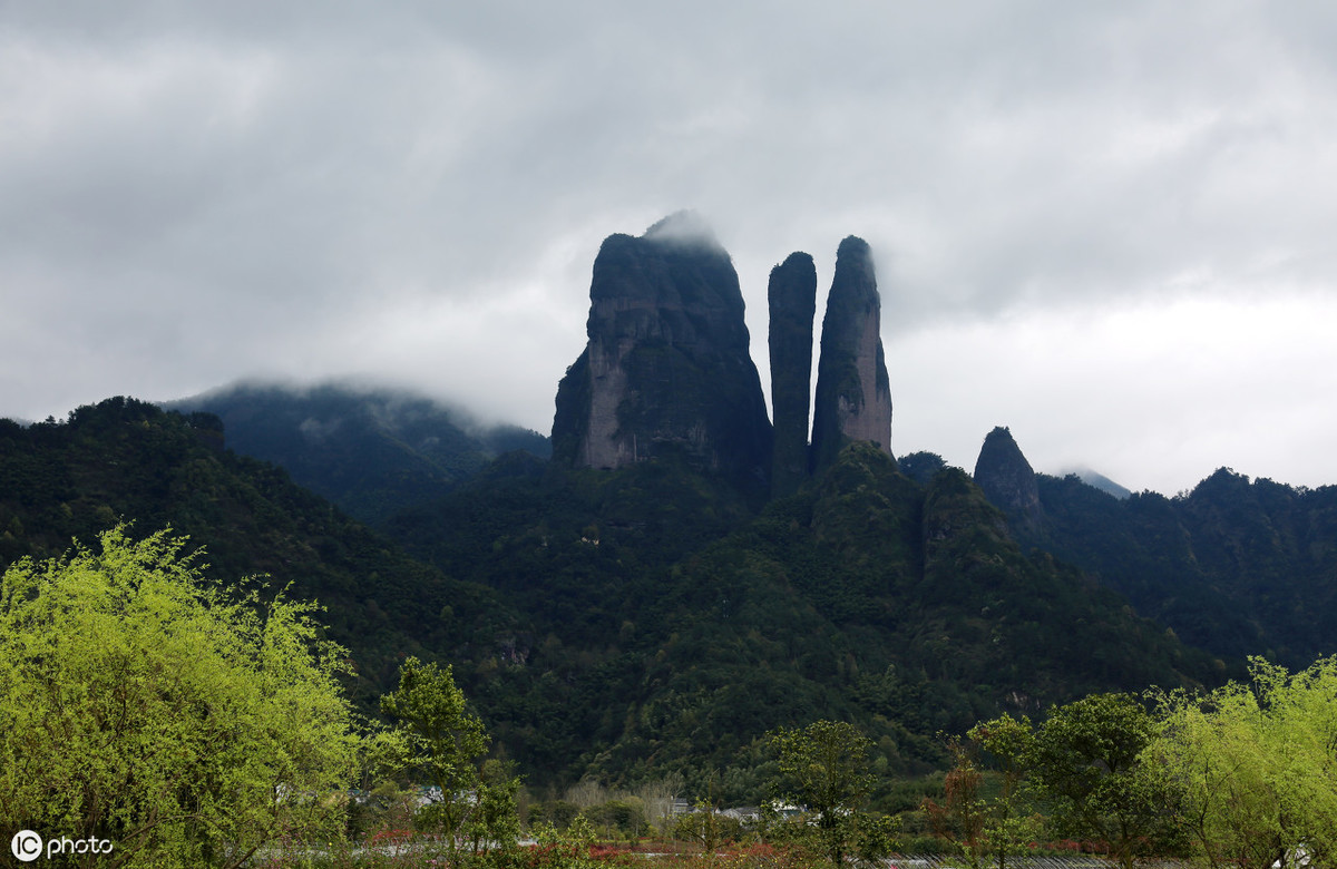 关于山的诗句古诗（十首写山的古诗）