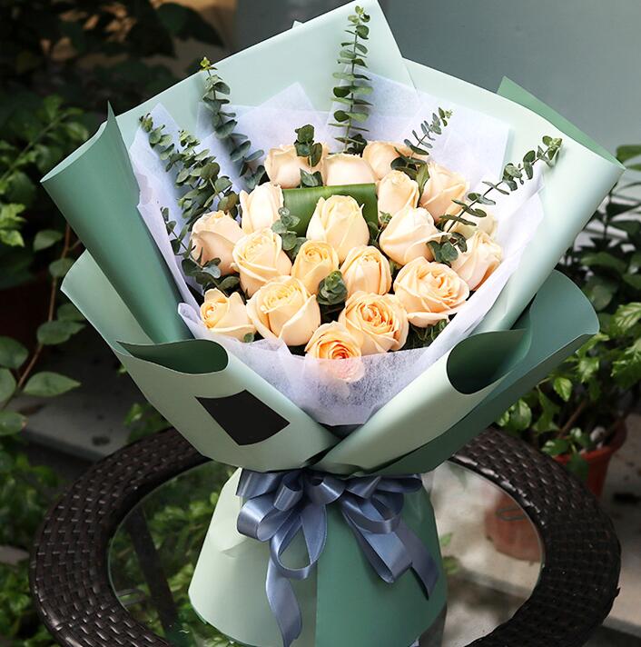 亲人思念却不能相见的句子（表达相隔两地的思念短语）